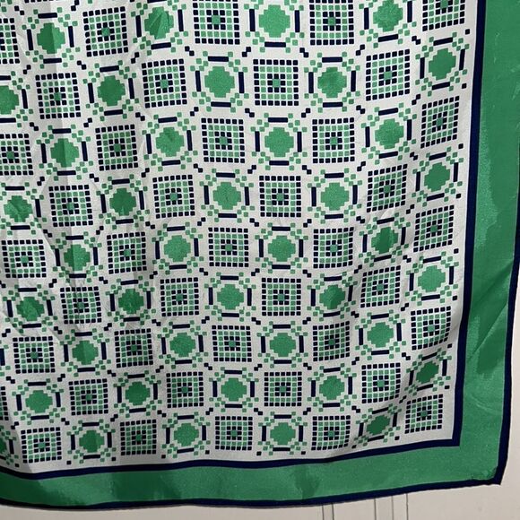 Vintage 70s or 80s blue, green & white small square pattern polyester scarf - Picture 6 of 7